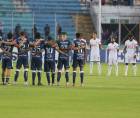 Jugadores del Motagua y Olimpia al momento del minuto de silencio.