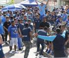 Aficionados del Motagua en los alrededores del estadio Nacional.