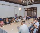El Gobierno abrió diálogo con magisterio tras el llamado a un paro de brazos caídos.