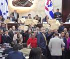 Silbidos y gritos de protesta realizan los diputados del partido Libertad y Refundación (Libre) durante la lectura del informe de la comisión de juicio político en el Congreso Nacional.