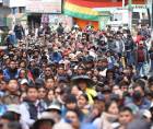La Defensoría del Pueblo de Bolivia pidió a los sectores que mantienen bloqueos de carreteras abrir corredores humanitarios para permitir el paso de ambulancias, medicamentos y alimentos, sobre todo en La Paz, donde esta medida de protesta empezó a causar desabastecimiento y pérdidas al sector productivo.