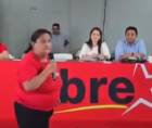 La militante de base arremetió contra la diputada Scherly Arriaga durante la asamblea municipal en San Pedro Sula.