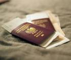 Viajar sin visado y cruzar fronteras con mayor facilidad es un privilegio reservado a los pasaportes más influyentes del mundo. Esa capacidad de movilidad es la que mide el <b>Henley Passport Index 2026</b>, elaborado por Henley &amp; Partners con datos de la Asociación Internacional de Transporte Aéreo (IATA). Estos son los más poderosos de 2026...