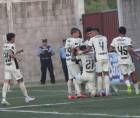 Los jugadores del Olimpia celebrando el gol de Yustin Arboleda contra la UPNFM.