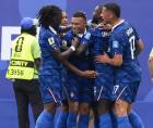 Kylian Mbappé celebrando con sus compañeros el golazo contra Irak.