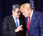 El reportaje de CBS News menciona al expresidente hondureño Juan Orlando Hernández al analizar la nueva estrategia utilizada por algunos beneficiarios de los indultos de Trump.