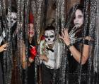Fotografía referencial muestra a jóvenes disfrazados durante Halloween.