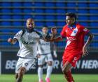Baptiste es uno de los centrocampistas de contención del Olimpia en el duelo ante UMECIT.
