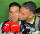 El tremendo beso de Alex López que sonrojó a Michaell Chirinos en plena entrevista.