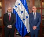 Emilio Fernández, jefe de la Misión del FMI junto al presidente Nasry Asfura. Él señaló que los avances alcanzados permitirán que el directorio ejecutivo del FMI revise el caso hondureño a finales de junio y, de ser aprobado, el país podría acceder a un desembolso cercano a los 245 millones de dólares, fortaleciendo así las perspectivas económicas y la estabilidad financiera nacional.