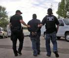 Durante el fin de semana, el Servicio de Inmigración y Control de Aduanas (ICE) de Estados Unidos informó sobre la detención y deportación de varios extranjeros condenados por distintos delitos, entre ellos agresiones sexuales, narcotráfico y violencia. En la lista figuran ciudadanos de Honduras, México, Guatemala, Micronesia y Colombia.