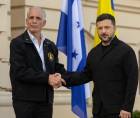 Los presidentes hondureño y ucraniano, Nasry ‘Tito’ Asfura y Volodímir Zelenski, acordaron este viernes durante la primera visita a Kiev del mandatario centroamericano trabajar en la posible transferencia a Honduras de tecnologías agrícolas y de drones ucranianos.