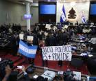 Diputados de Libre protagonizan disturbios en el hemiciclo.
