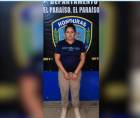 La mujer, cuyo nombre no fue revelado, fue detenida momentos después del crimen.