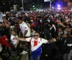 La barra Ultra Fiel del Olimpia en las afueras del estadio Nacional.