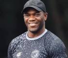 Si hay un jugador que dejó en alto el nombre de Honduras fue Óscar David Suazo. Tras años de su retiro, se mantiene cerca del fútbol, aunque ahora fuera de las canchas.