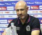 Eduardo Espinel en conferencia de prensa tras la goleada de Olimpia a Platense.