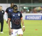Edwin Rodríguez durante los ejercicios de calenamiento en el estadio Carlos Miranda.