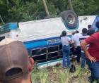 <b>Un testigo del accidente relató que el bus habría intentado rebasar antes de chocar con un vehículo pickup blanco.</b>