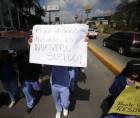 Los médicos mantienen acciones de presión constantes ante la falta de pago de sus salarios.