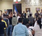 La decisión se tomó en una sesión extraordinaria, luego de cinco días de protestas y bloqueos impulsados por taxistas y pobladores que rechazaban el ajuste municipal.