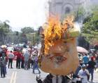 San Pedro Sula amaneció este Primero de Mayo bajo un calor sofocante, pero ni las altas temperaturas frenaron a cientos de trabajadores que salieron a las calles para alzar su voz en el Día Internacional del Trabajador.