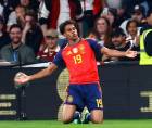Lamine Yamal celebrando su gol que adelantó a España contra Inglaterra en Wembley.