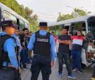 Transportistas mantienen este lunes 28 de septiembre protestas y tomas de carretera en distintos puntos de la zona norte de Honduras, en rechazo al incremento en los precios de los combustibles.
