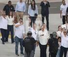El expresidente hondureño Juan Orlando Hernández (2014-2022) regresó este domingo a Honduras para enfrentar un proceso judicial por fraude y lavado de activos, casi ocho meses después de recibir un indulto total del presidente estadounidense, Donald Trump, que anuló su condena de 45 años por narcotráfico. Fotos: David Romero | La Prensa