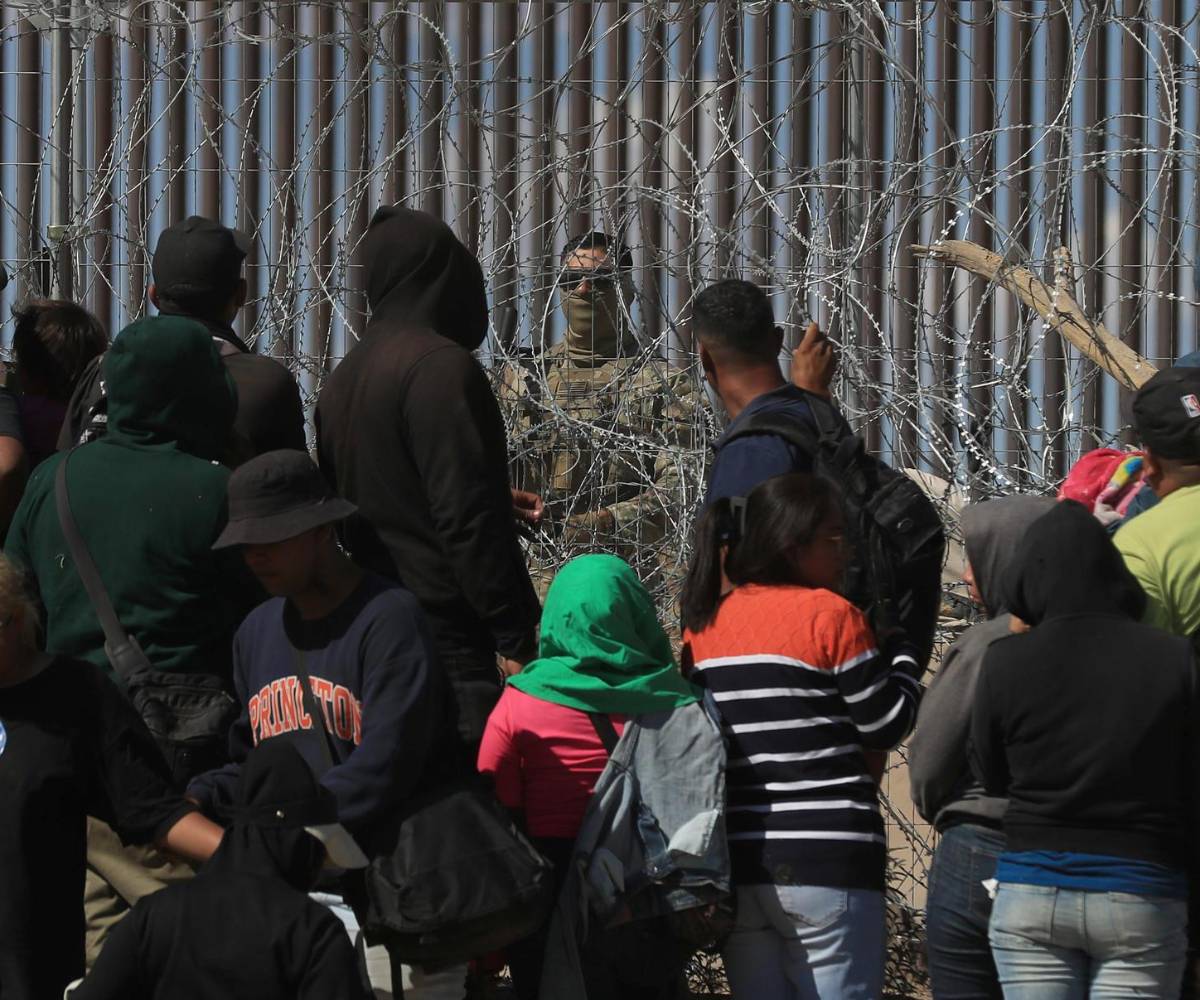 Migrantes insisten en cruzar a EEUU por el río Bravo pese a las crecientes deportaciones