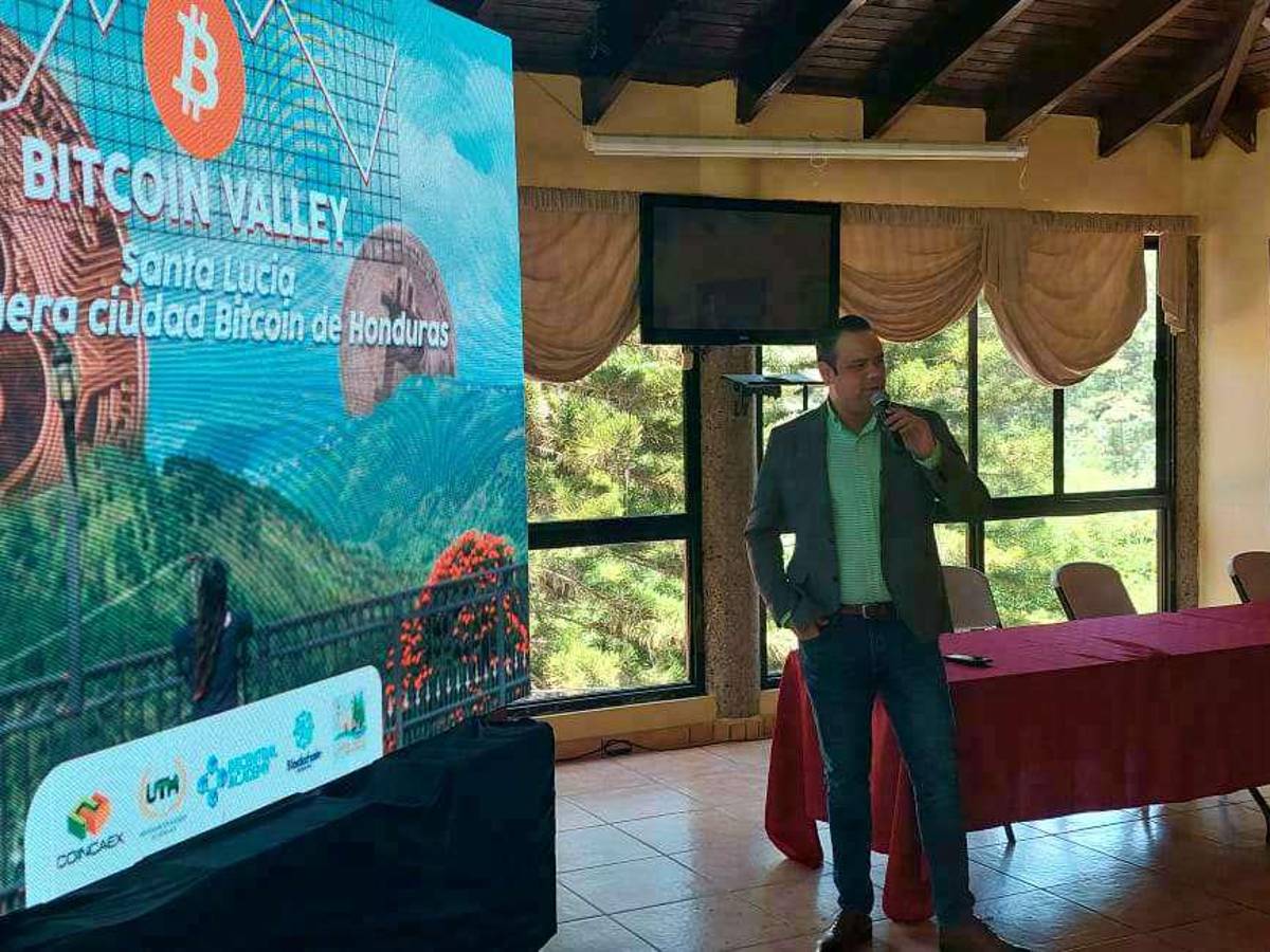 En Santa Lucía cobrarán en bitcóin y pagarán el impuesto sobre venta