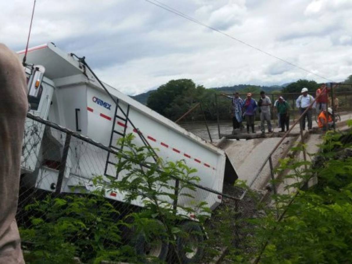Se cae el puente sobre el río Humuya en Santa Rita, Yoro  