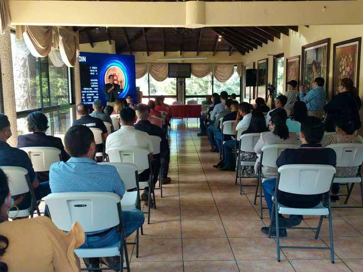 En Santa Lucía cobrarán en bitcóin y pagarán el impuesto sobre venta