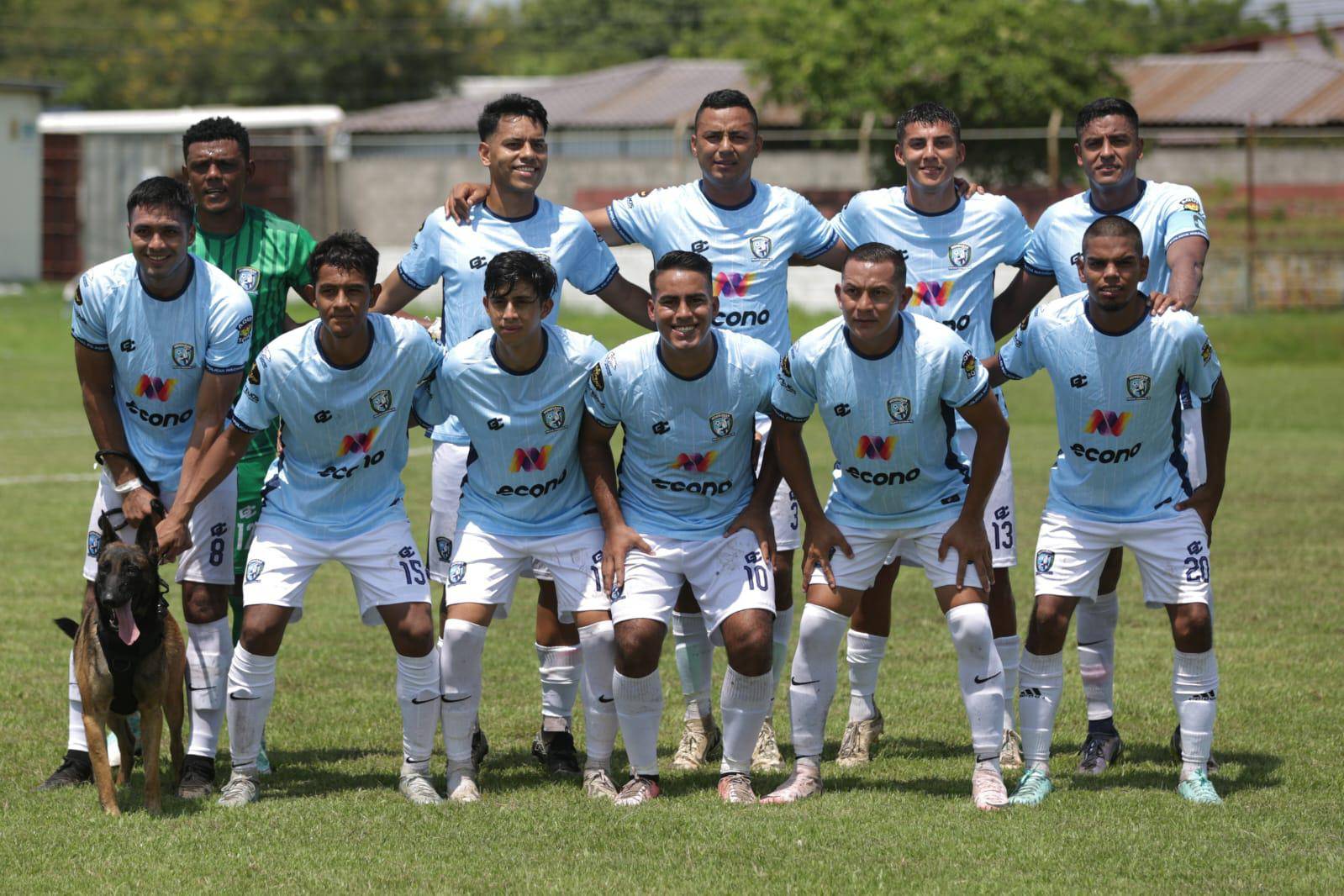 $!El equipo de la Policía Nacional mantiene en sus filas a exjugadores de Primera División. El colectivo es administrado legalmente por una institución sin fines de lucro.