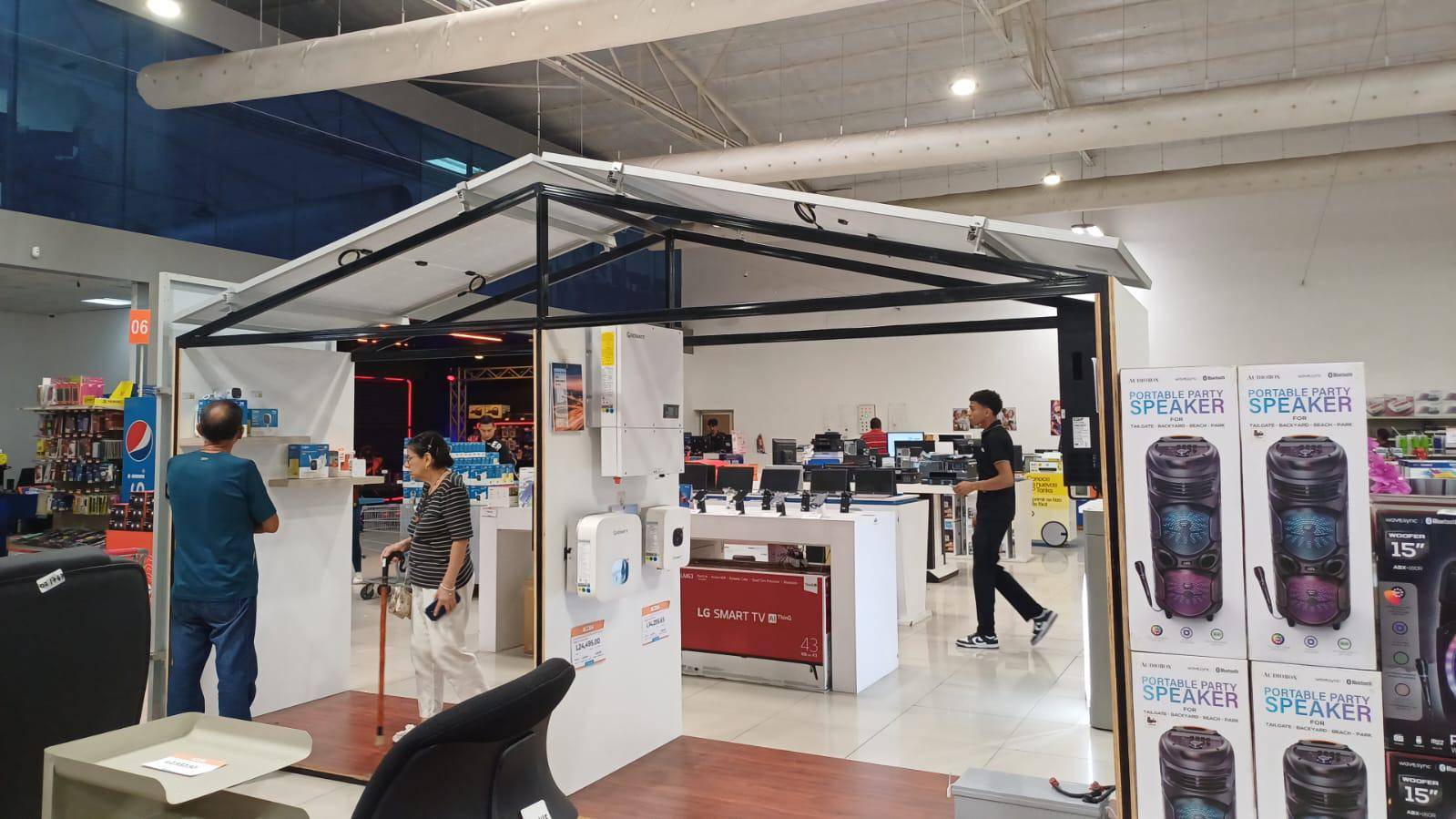 $!En tiendas como Acosa ya se venden paneles solares y todos sus equipos.