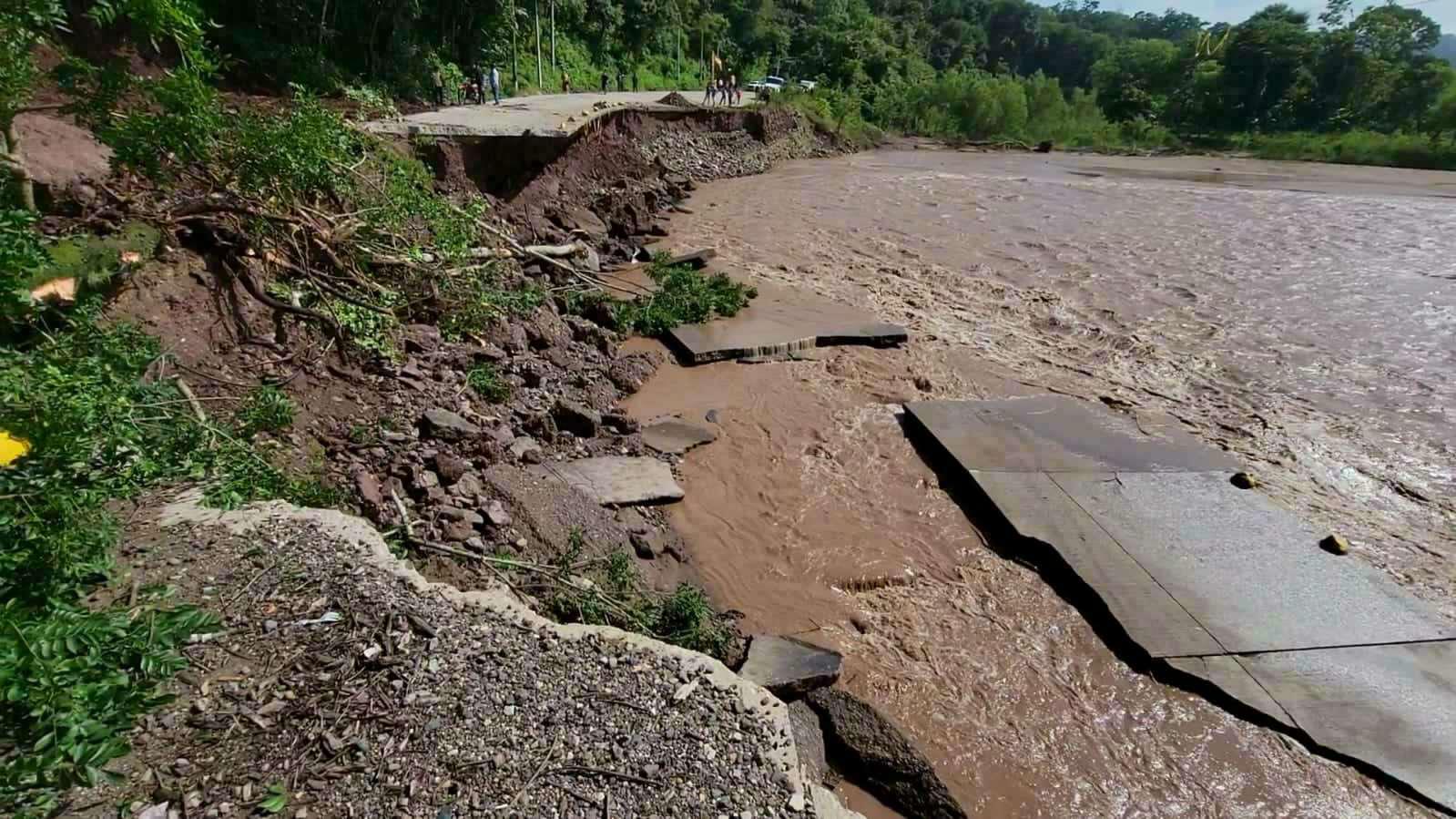 $!El gobierno se comprometió a rehabilitar los puntos críticos de las carreteras CA-11 y la CA-4.