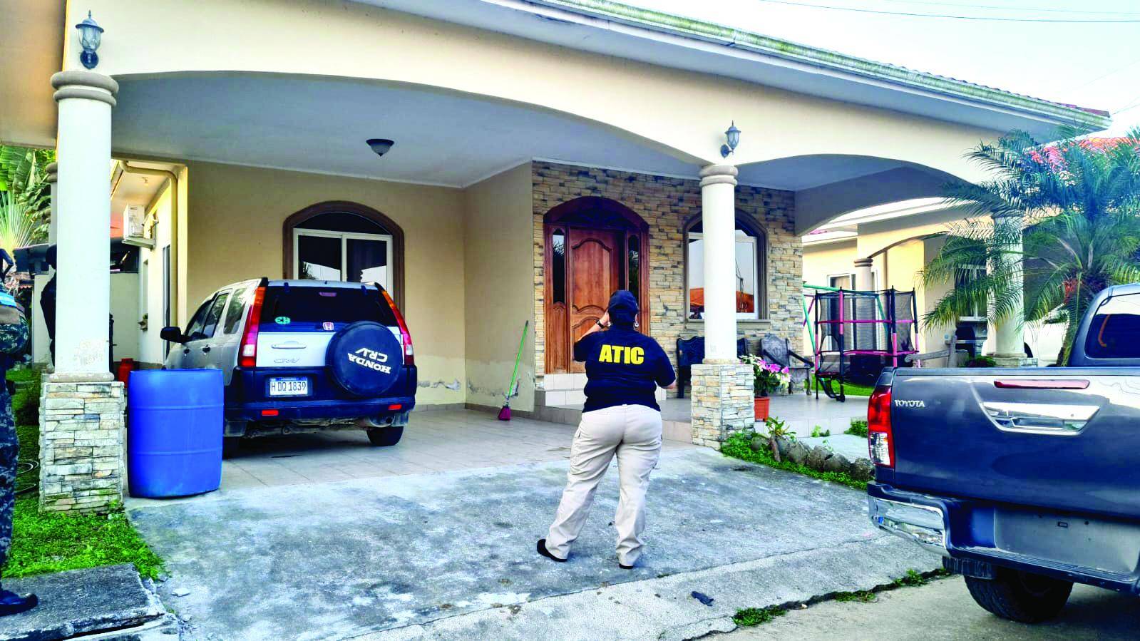 $!Agentes de la ATIC durante allanamientos.