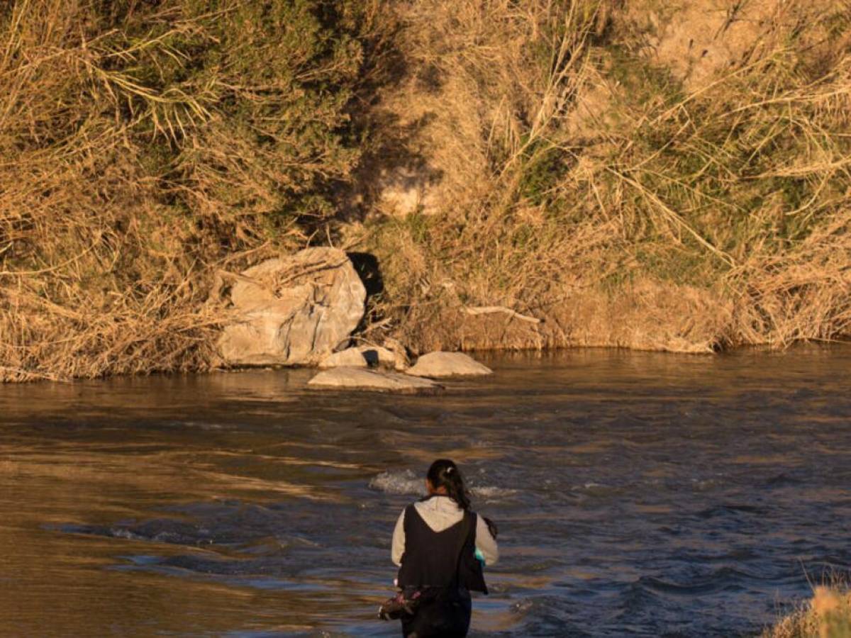 Niña migrante de 7 años muere ahogada al intentar cruzar el río Bravo con su familia