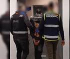 De acuerdo con las investigaciones, el sospechoso, junto a otras tres personas, disparó, sin mediar palabra, contra dos guardias de seguridad, quienes fallecieron en el acto. Captura de imagen de la cuenta https://x.com/interiorgob