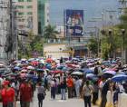 Cientos de docentes se movilizaron este martes hacia las inmediaciones de Casa Presidencial en Tegucigalpa. Fotografía de La Prensa.