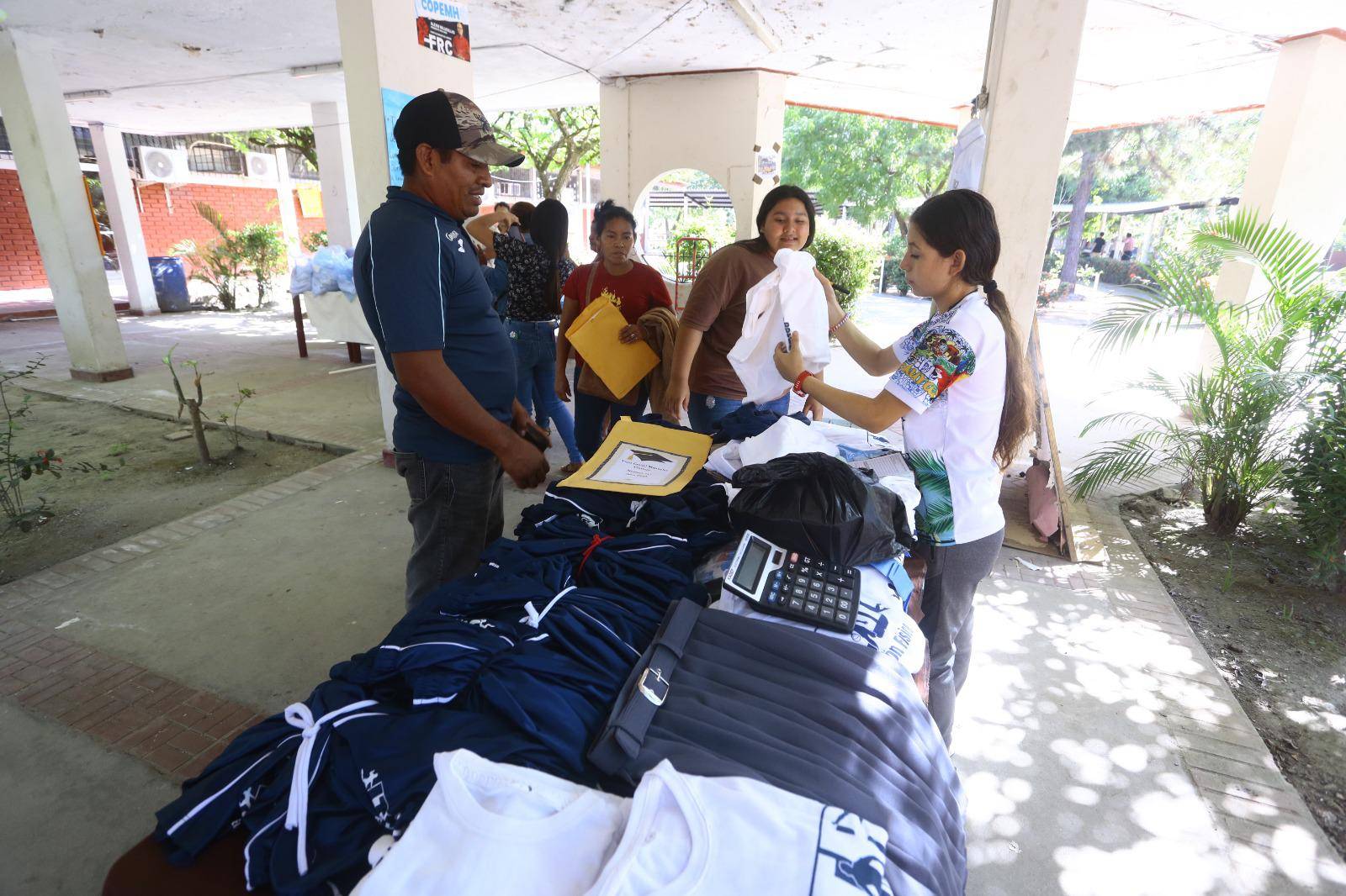 $!El instituto JTR tiene a la venta uniformes diarios y de educación física.