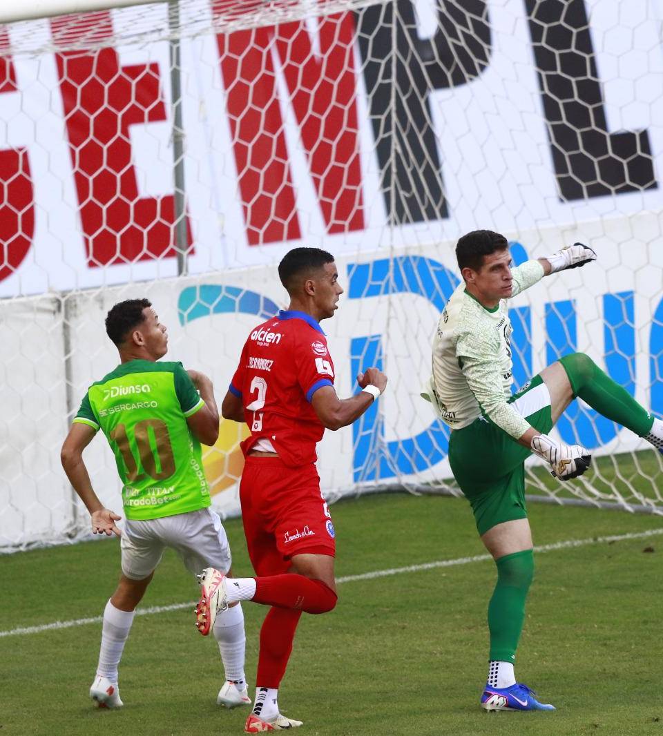 Rougier evitó el gol en los primeros minutos del partido.