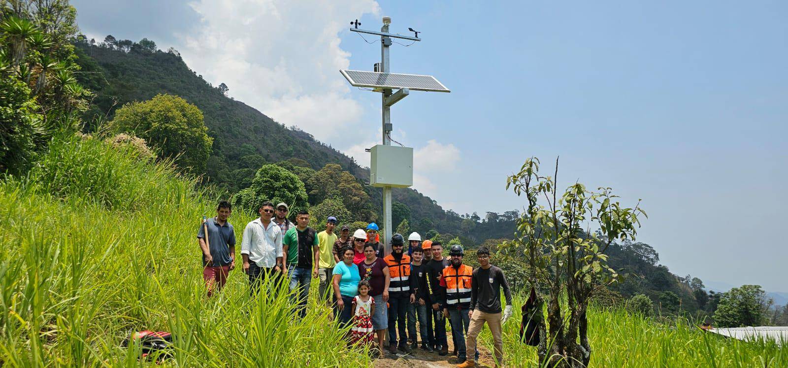 $!El sistema de monitoreo y las estaciones meteorológicas cuentan con el apoyo y conocimiento de los maestros de la carrera de electricidad y los estudiantes del instituto departamental La Independencia en Santa Bárbara.