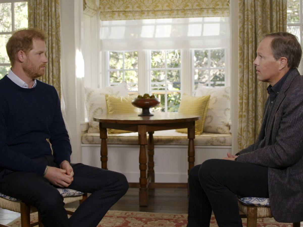 El príncipe Harry quiere “reconectar” con su padre pero no ve “voluntad de reconciliación”