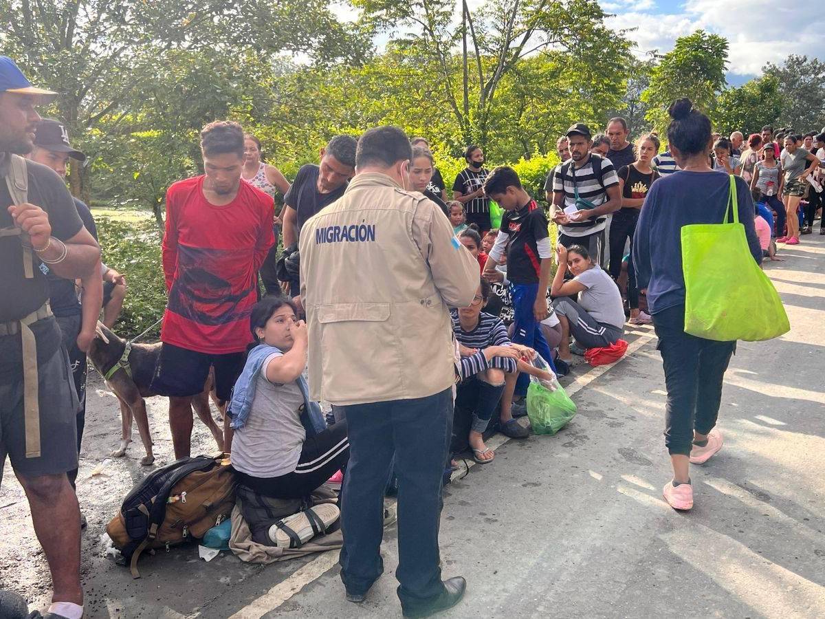 Guatemala contiene nueva caravana de más de 600 migrantes