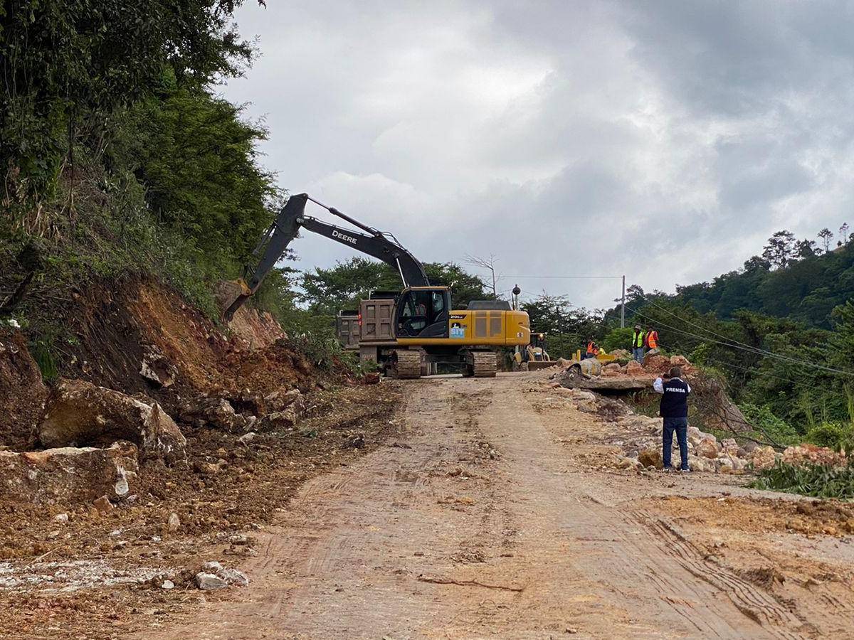Copán Ruinas repara carretera para la Semana Morazánica