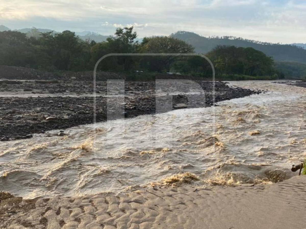 Crecida del río Aruco en occidente deja incomunicados a Corquín y Belén Gualcho