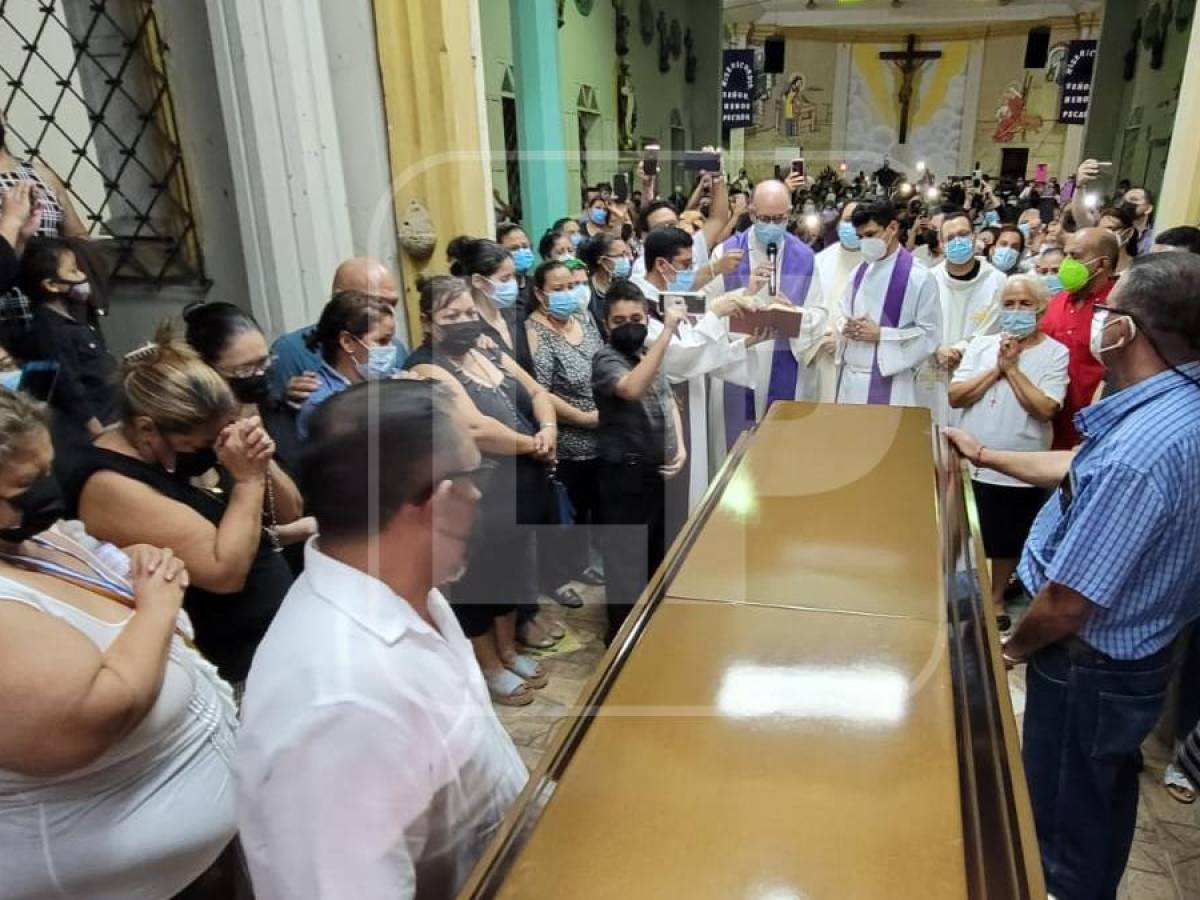 Sacerdote asesinado Enrique Vásquez es velado en iglesia San José de San Pedro Sula