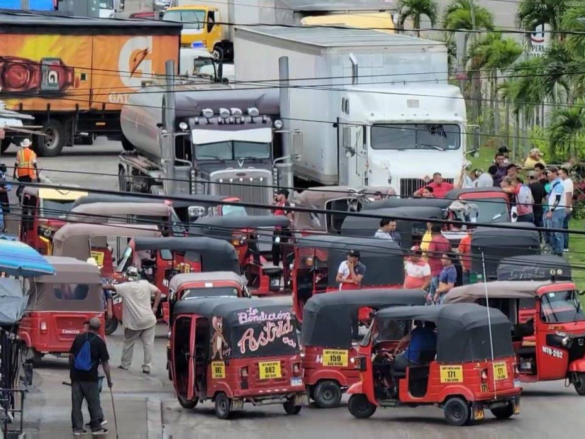 Transportistas protestan en Copán por incremento de unidades ilegales