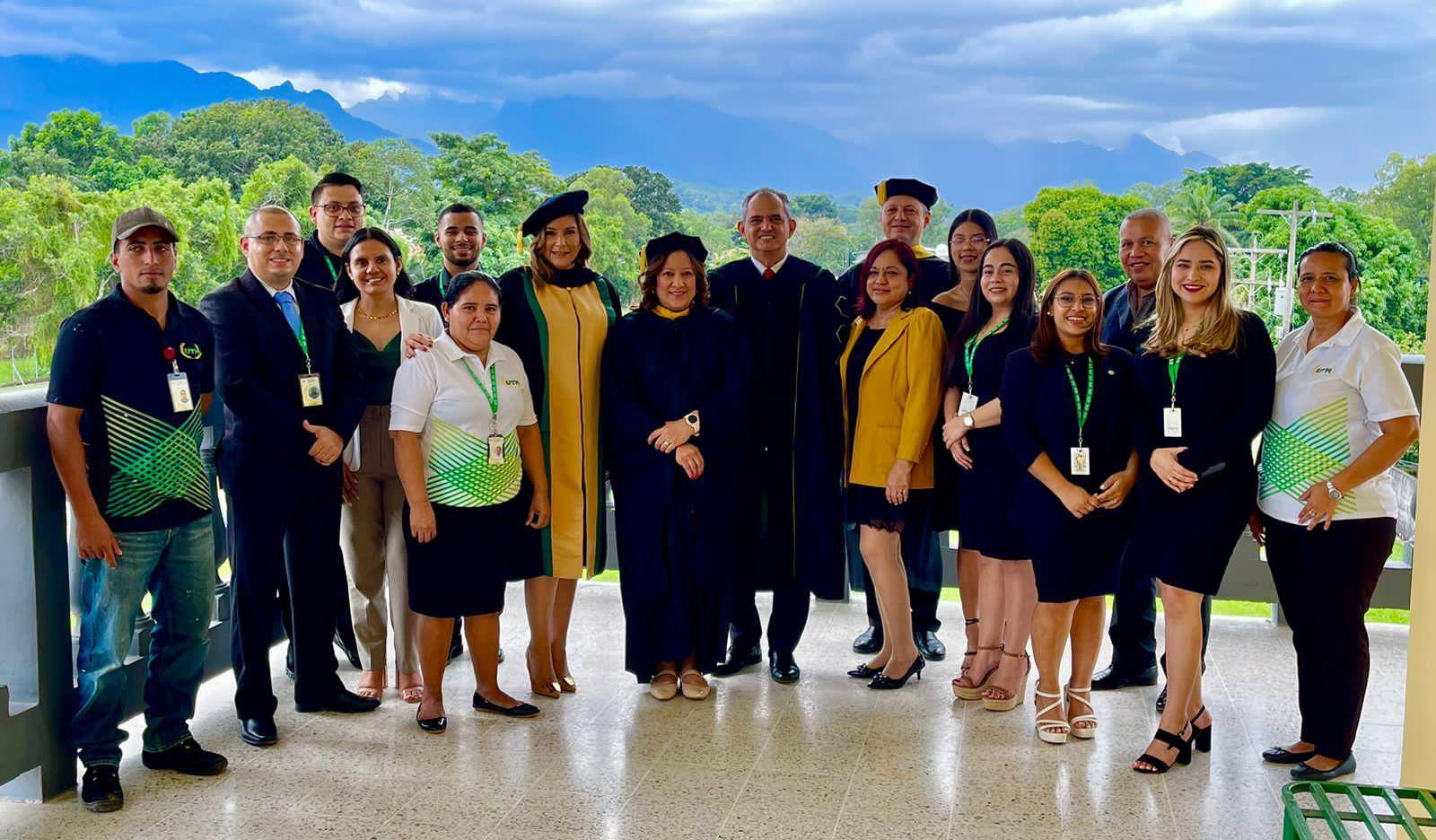 $!Autoridades universitarias de UTH, encabezadas por el rector general, Javier Mejía.